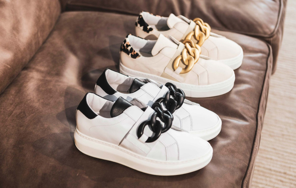 Zapatillas deportivas tacón 1 cm beis cuero