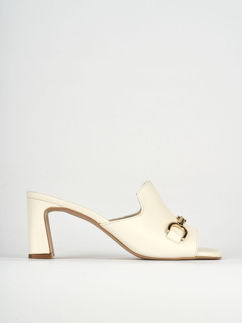 Mules tacón 7 cm beis cuero