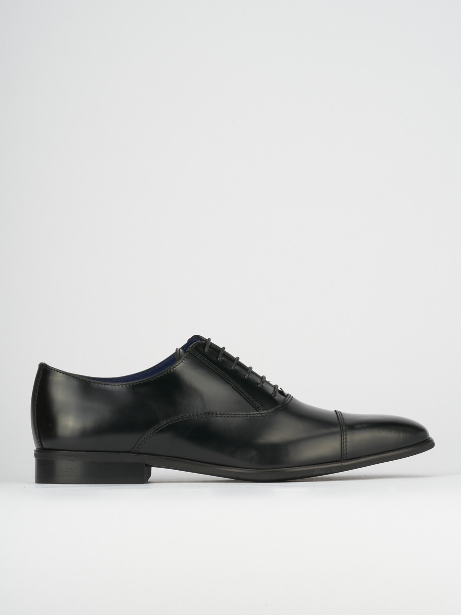 Lace-up shoes black leather