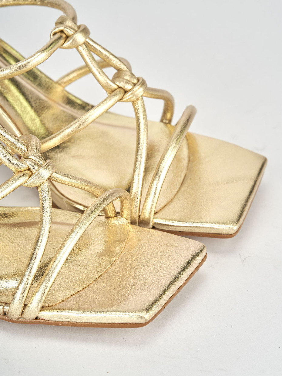 Mules tacón 5 cm oro cuero