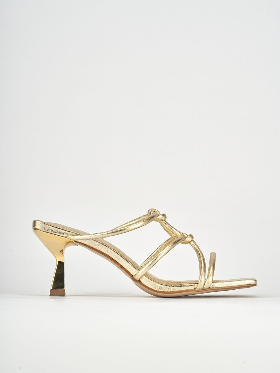 Mules tacón 5 cm oro cuero