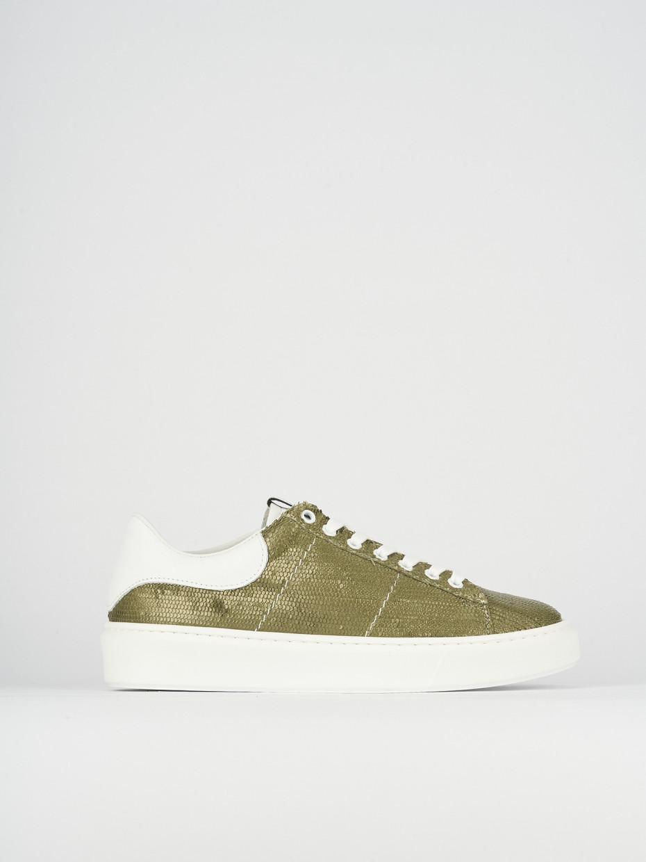 Sneakers green leather