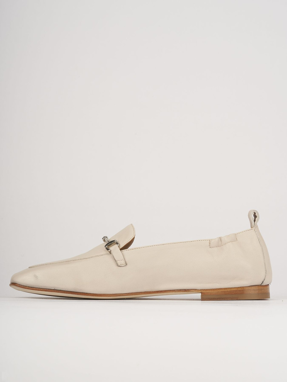 Mocasines tacón 1 cm beis cuero