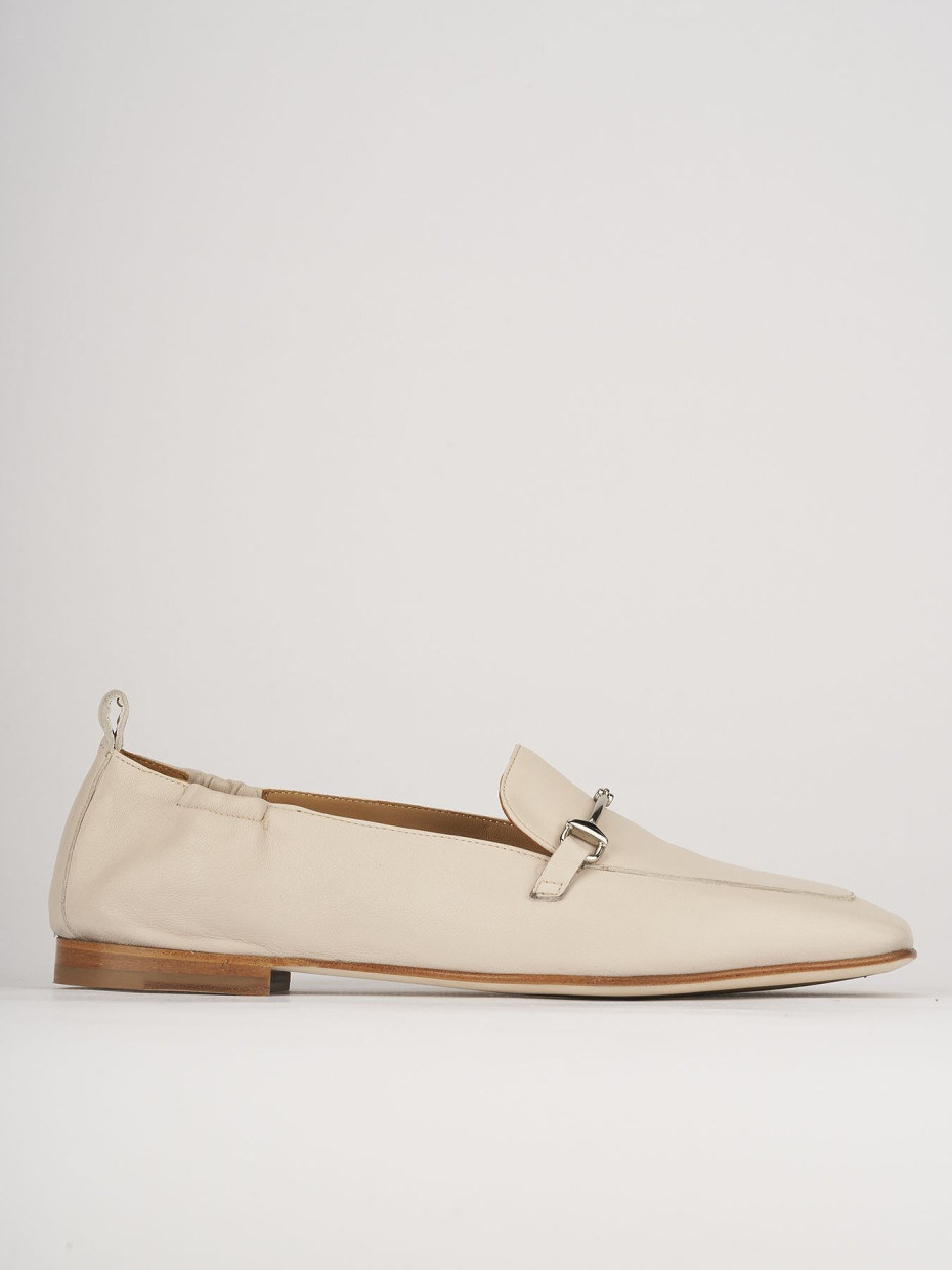 Mocasines tacón 1 cm beis cuero