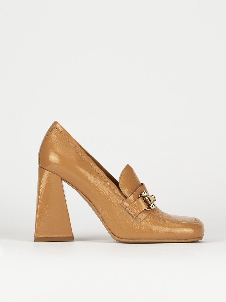 Mocasines tacón 9 cm marrón charol