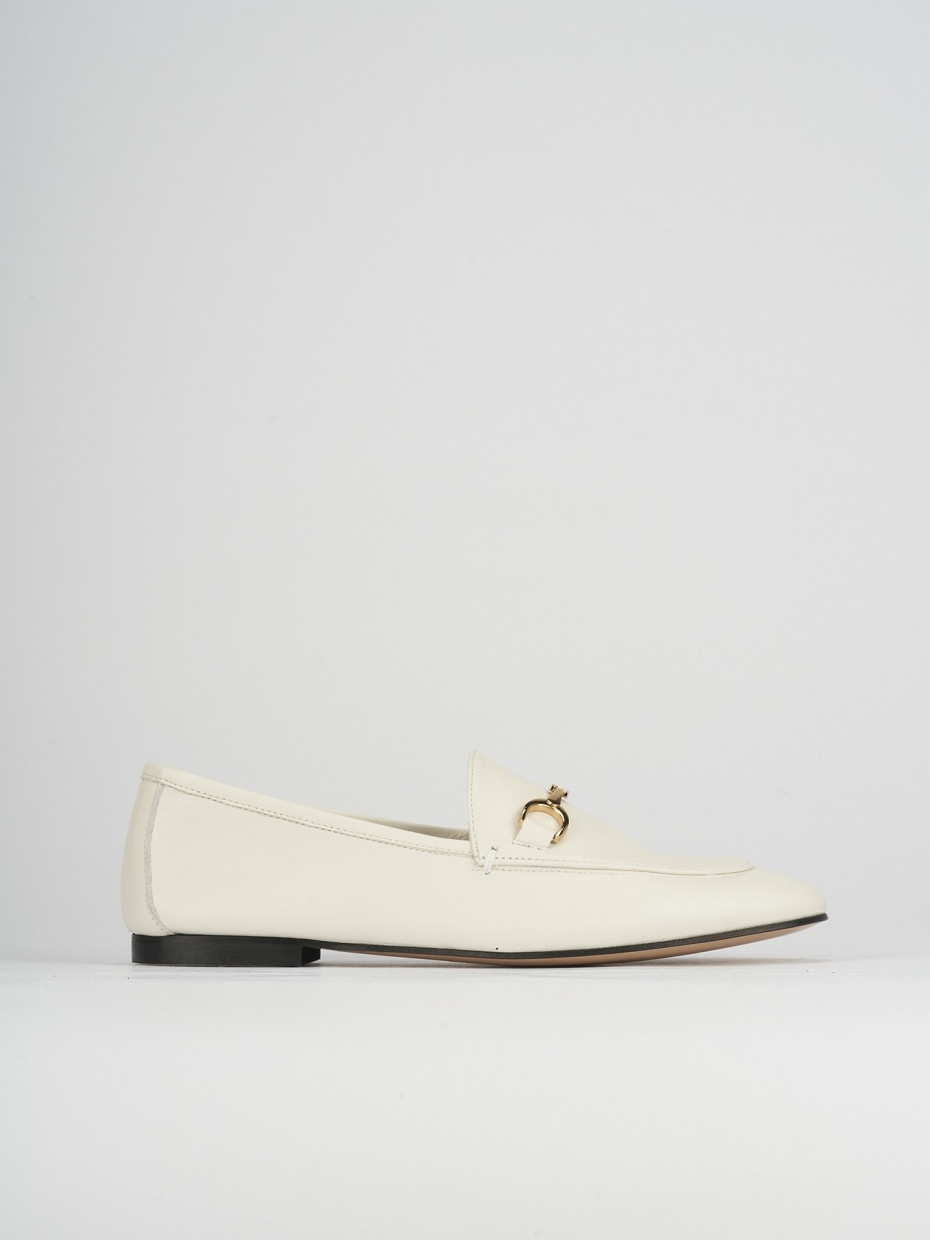 Mocasines tacón 1 cm beis cuero