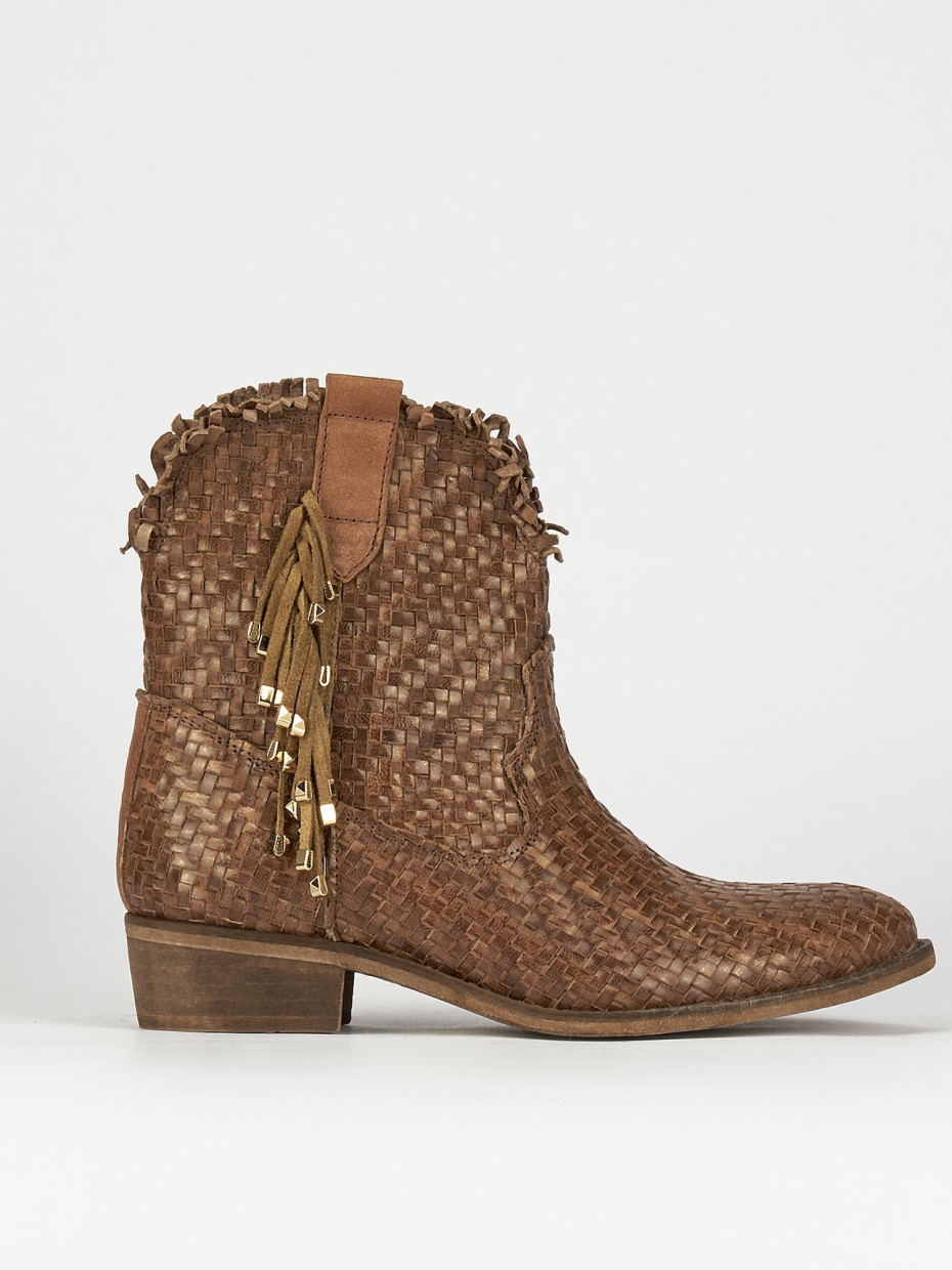 Botines de tacón bajo tacón 2 cm beis cuero