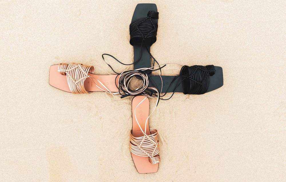 Sandalias de tacón bajo tacón 1 cm bronce cuero