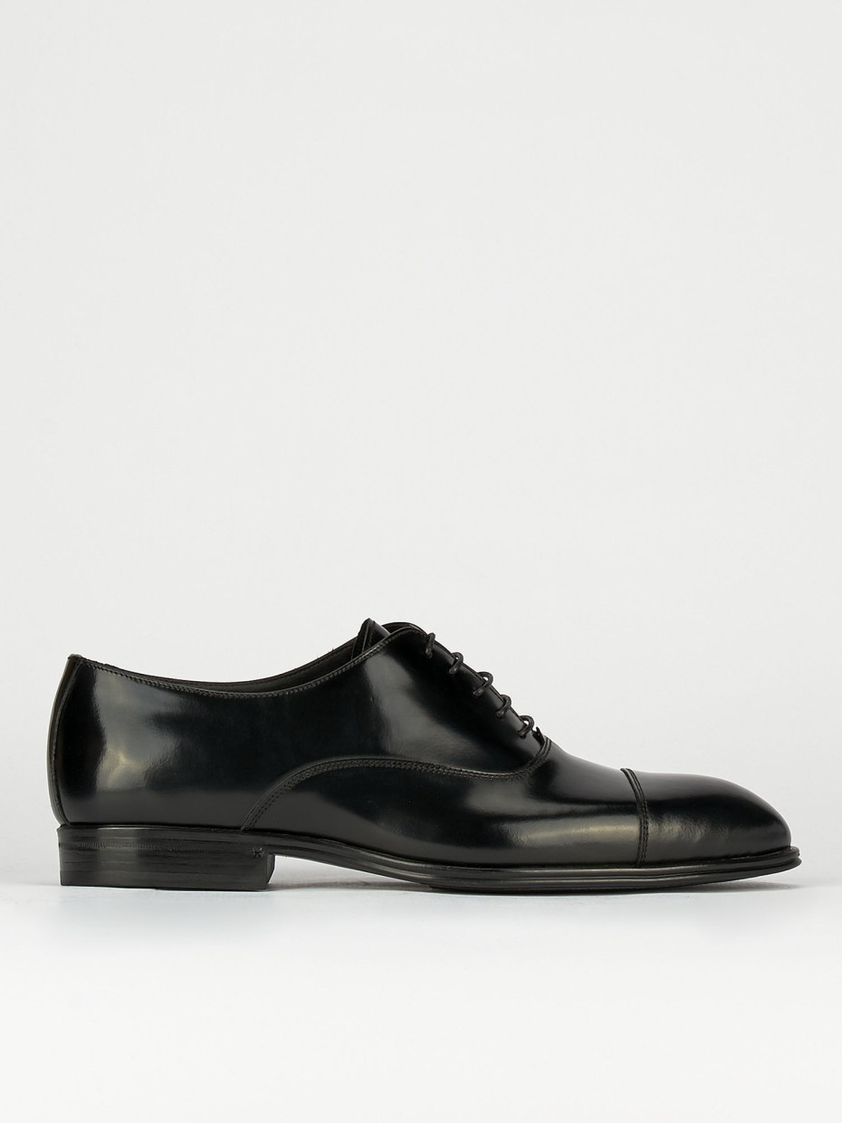 Scarpa lacci tacco 2 cm nero pelle