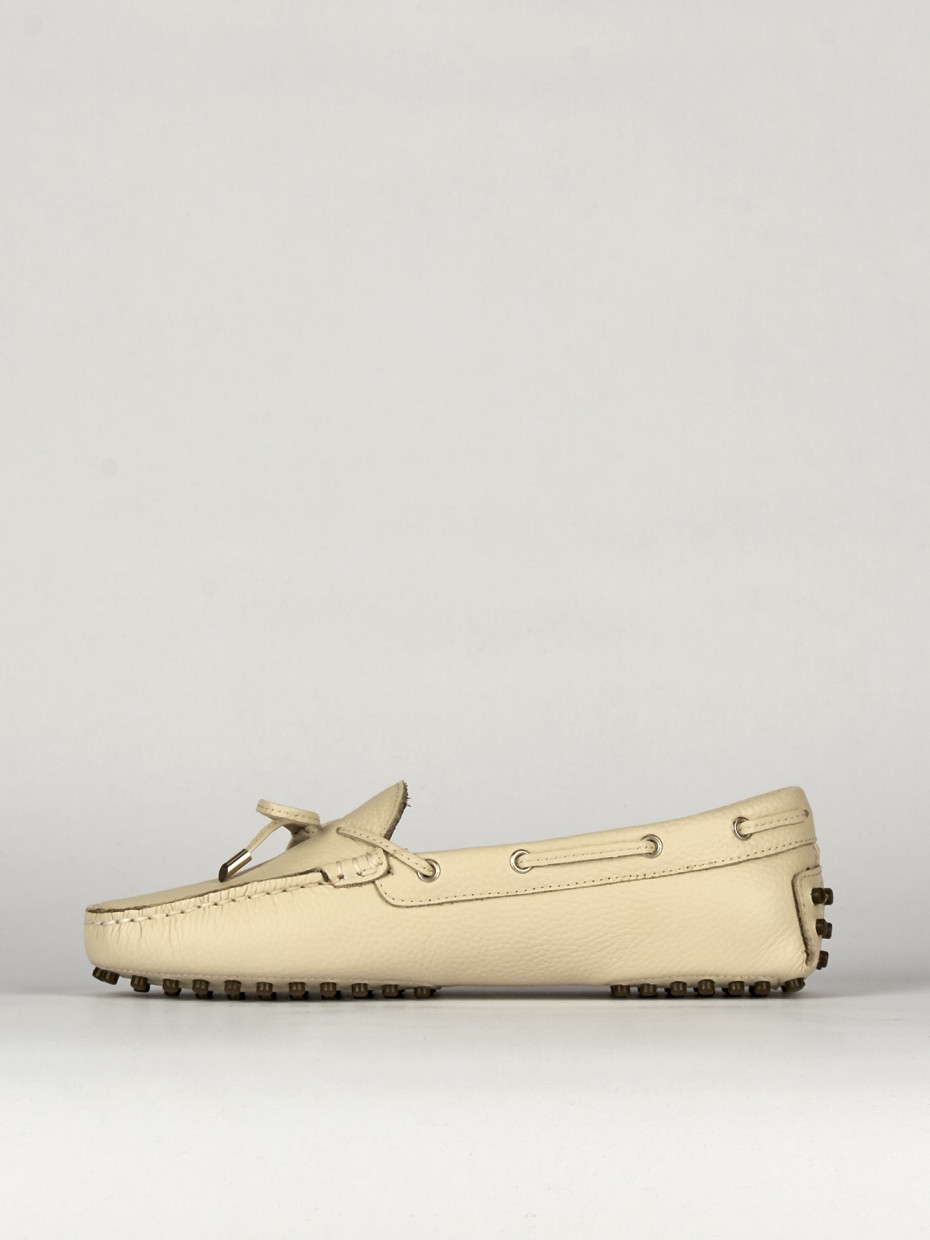 Mocasines tacón 1 cm beis cuero