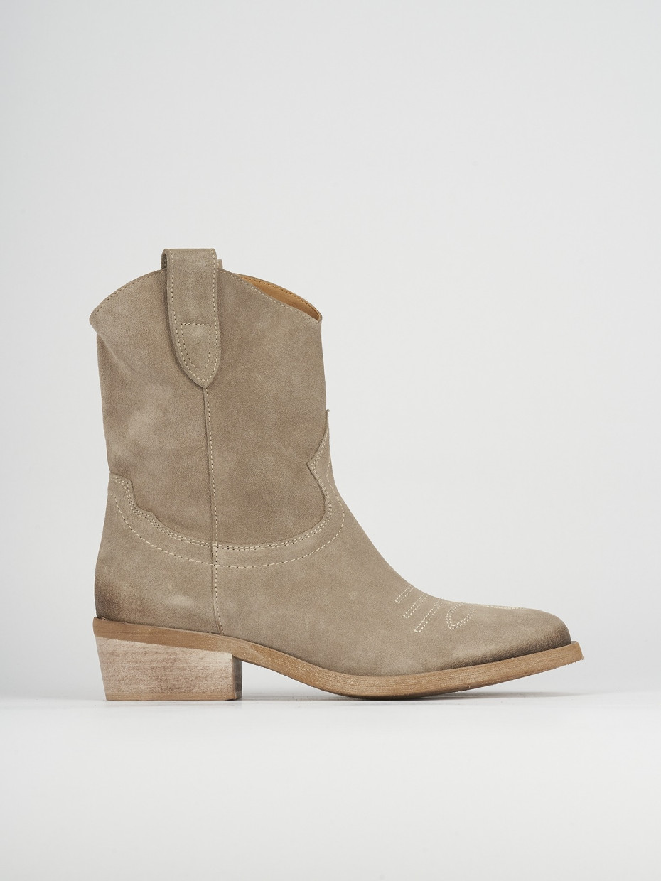 Botines de tacón bajo tacón 2 cm beis ante