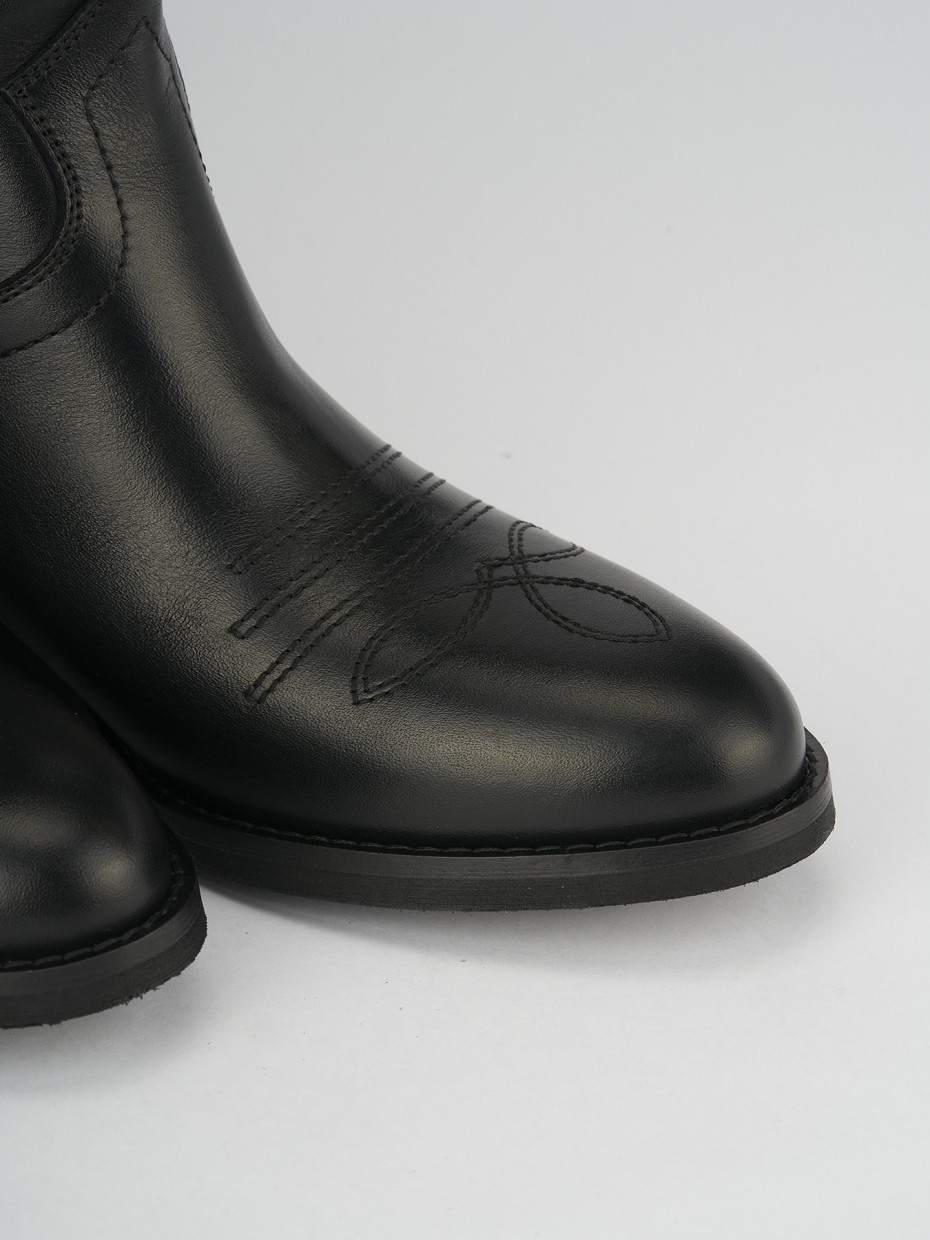 Botines de tacón bajo tacón 2 cm negro cuero