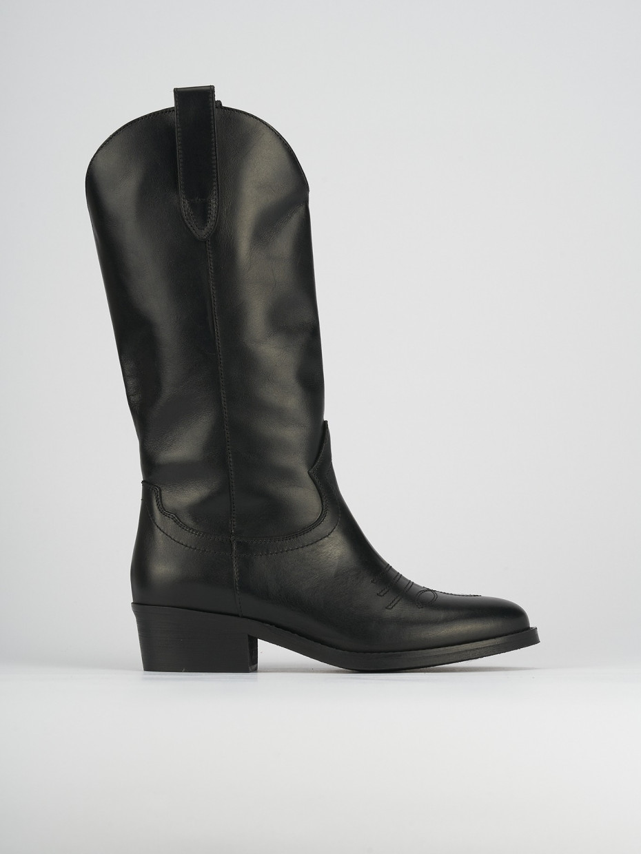 Botas de tacón bajo tacón 2 cm negro cuero