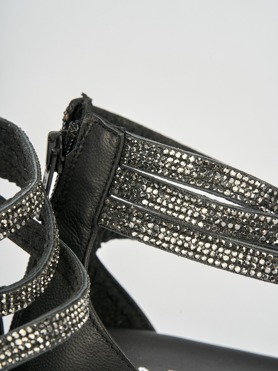 Low heel sandals heel 1 cm black leather