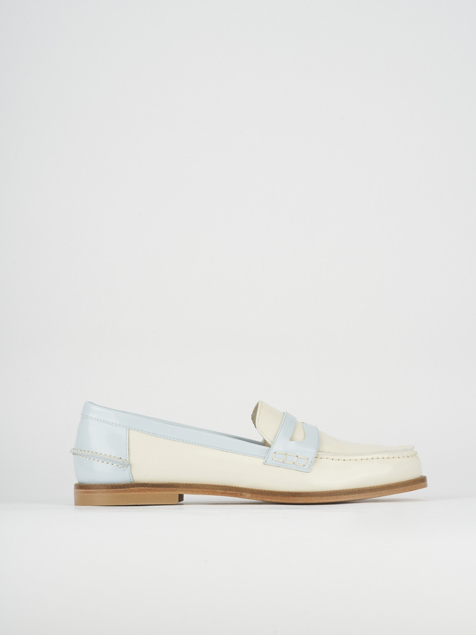 Mocasines tacón 1 cm beis cuero