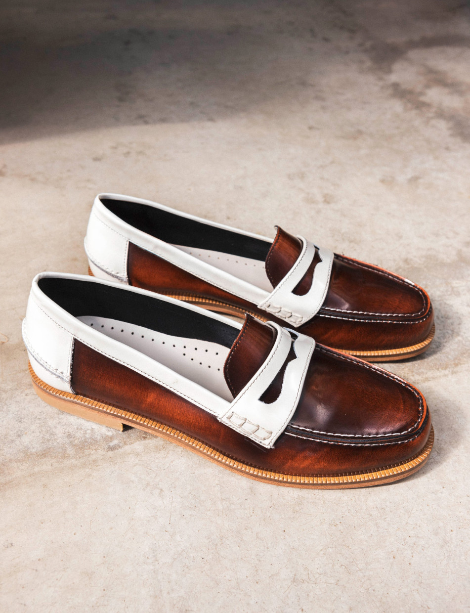 Mocasines tacón 1 cm marrón cuero