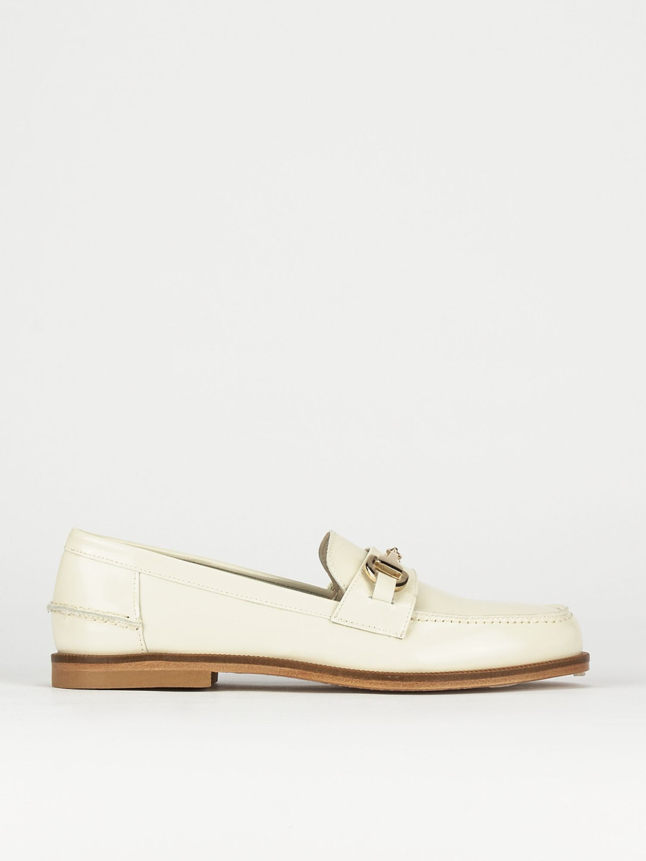 Mocasines tacón 2 cm beis cuero