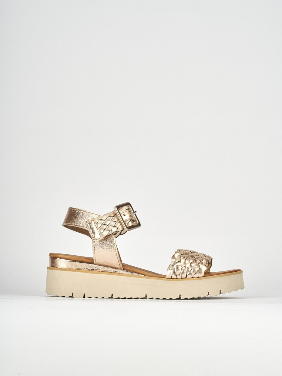 Sandalias de tacón bajo tacón 1 cm bronce cuero