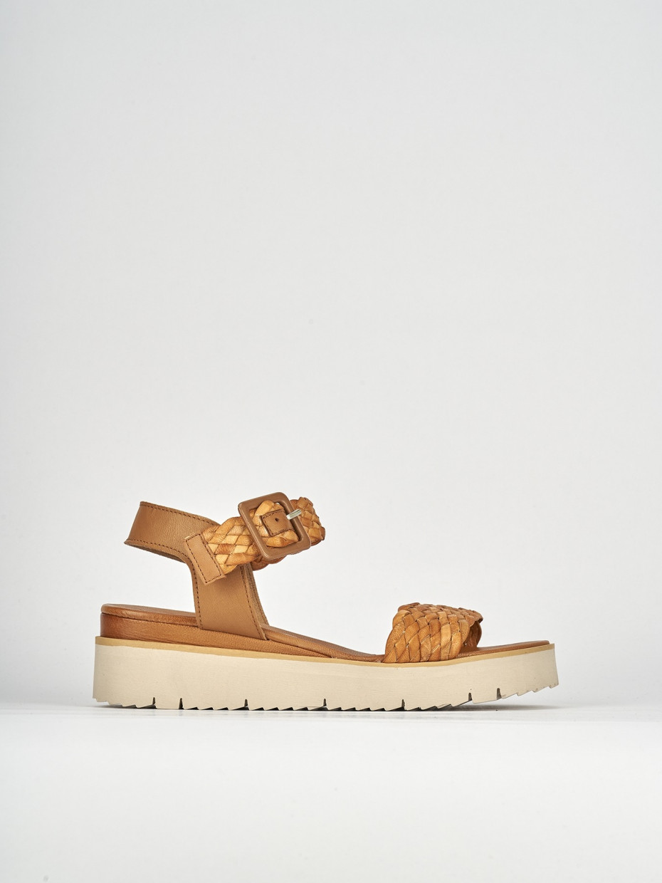 Low heel sandals heel 1 cm brown leather