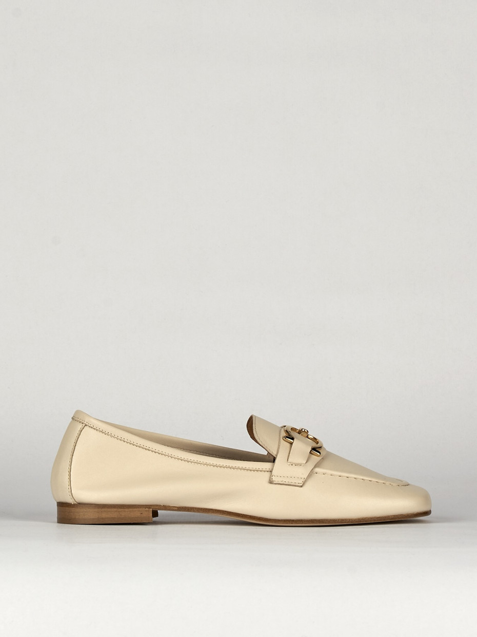 Mocasines tacón 1 cm beis cuero