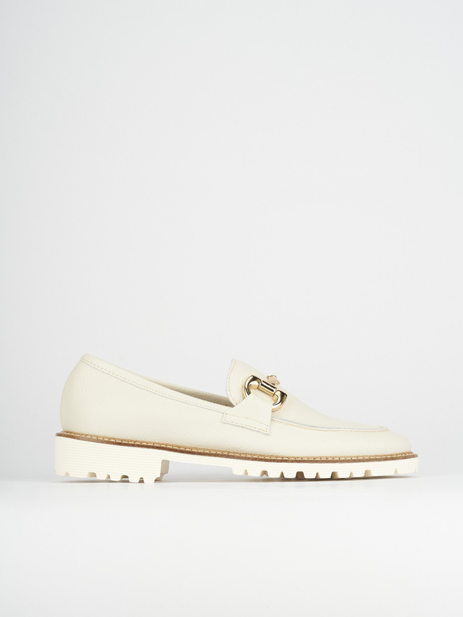 Mocasines tacón 1 cm beis cuero