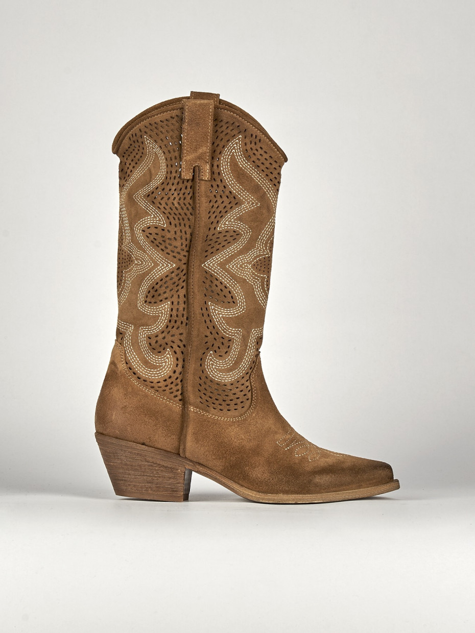 Botas de tacón bajo tacón 4 cm beis ante