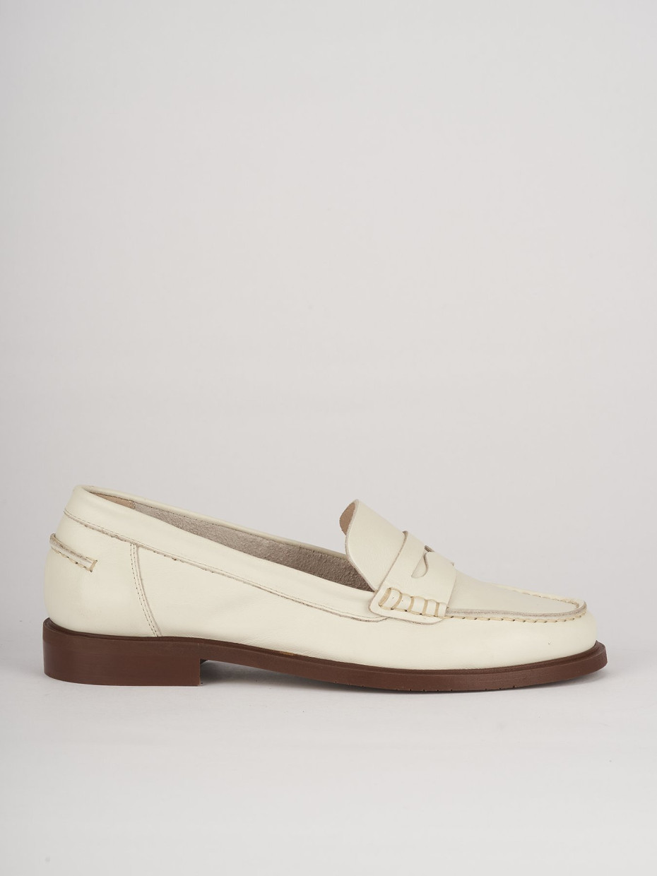 Loafers heel 1 cm beige leather