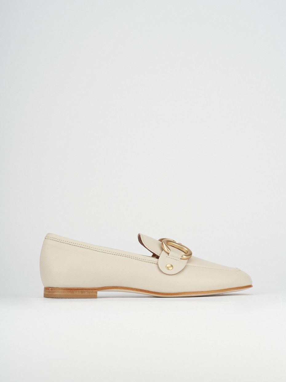 Mocasines tacón 1 cm beis cuero