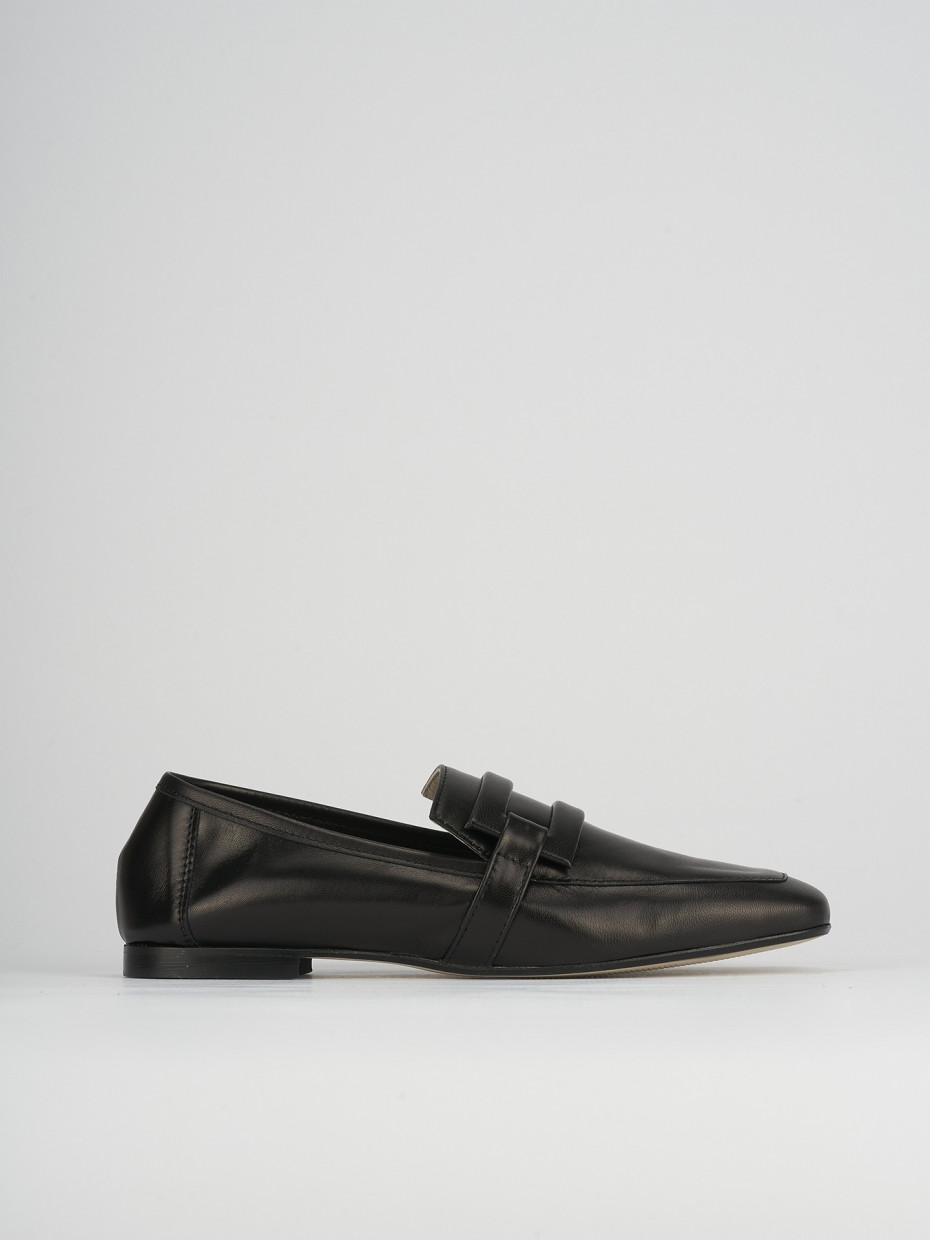 Loafers heel 1 cm black leather