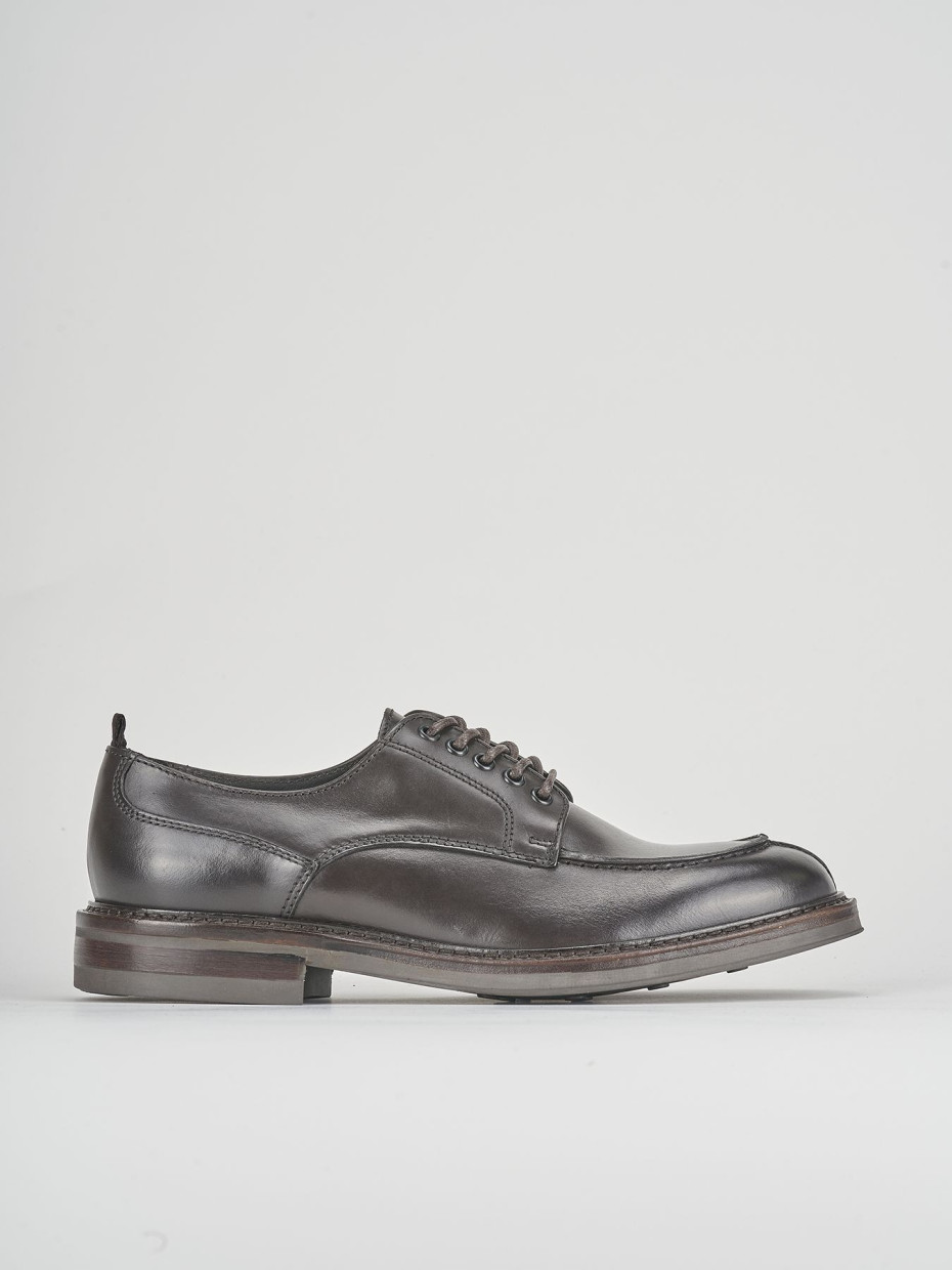Stringate pelle testa