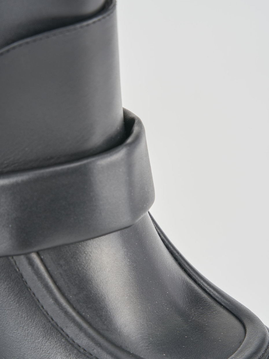 High heel ankle boots heel 8 cm black leather