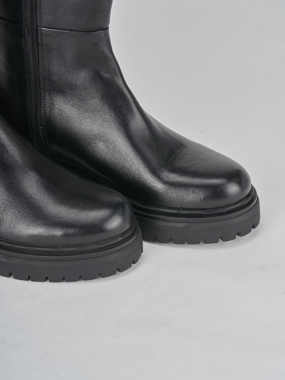 Stivali tacco 2cm pelle nero