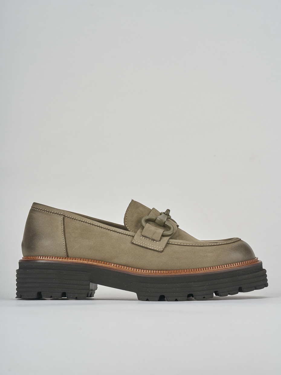 Mocasines tacón 2 cm verde nobuk