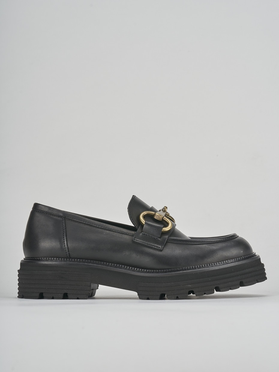 Loafers heel 2 cm black leather