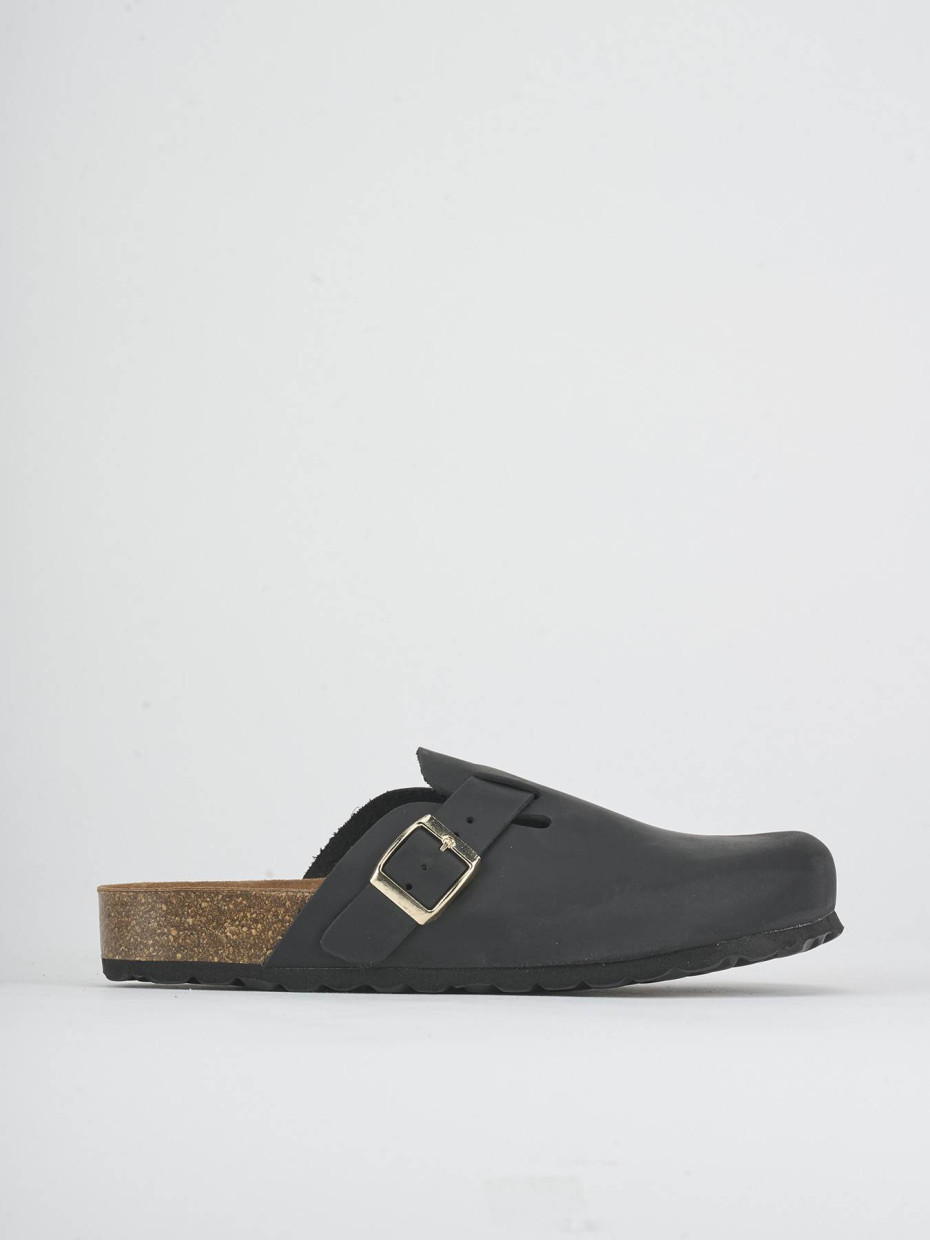 Zuecos con tacón negro nobuk