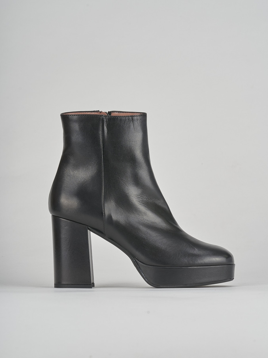 High heel ankle boots heel 7 cm black leather