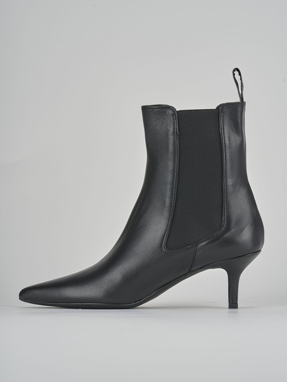 High heel ankle boots heel 5 cm black leather