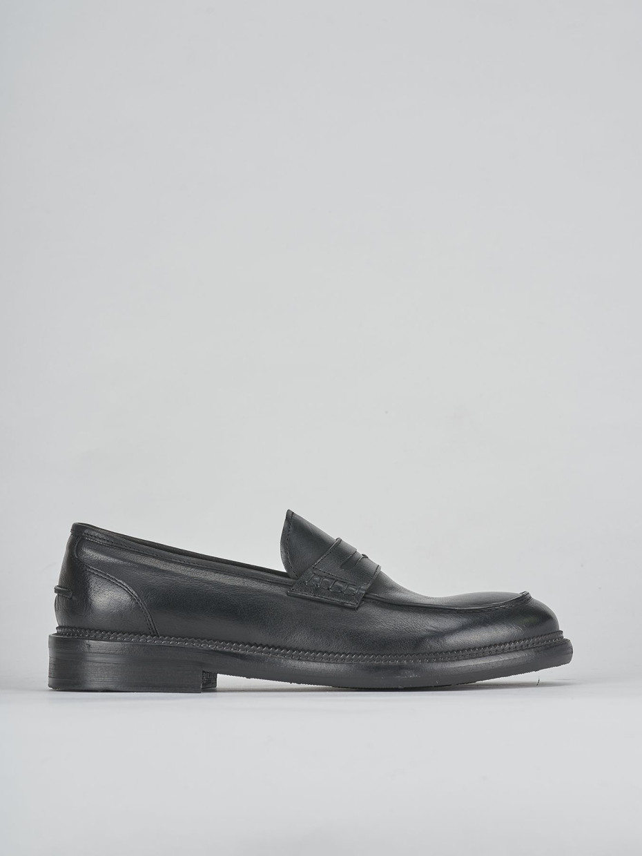 Mocasines negro cuero