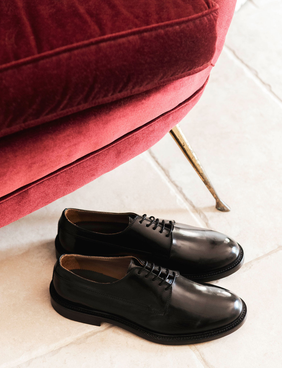 Lace-up shoes black leather