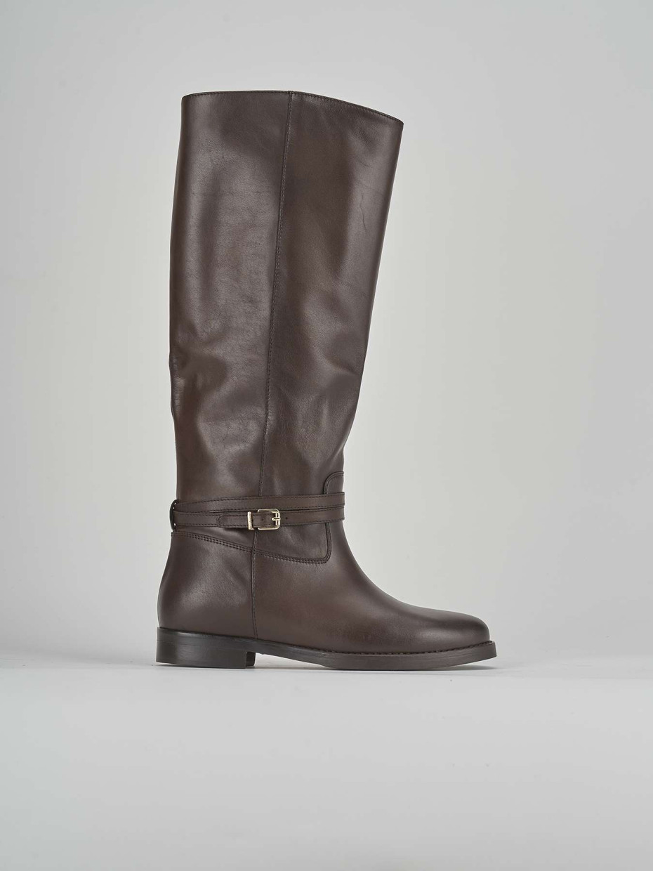 Botas de tacón bajo tacón 2 cm marrón oscuro cuero