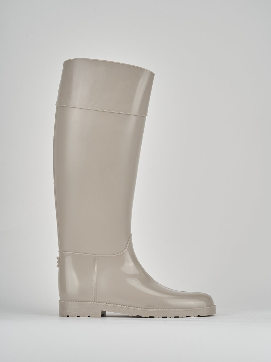 Botas de tacón bajo tacón 2 cm beis goma
