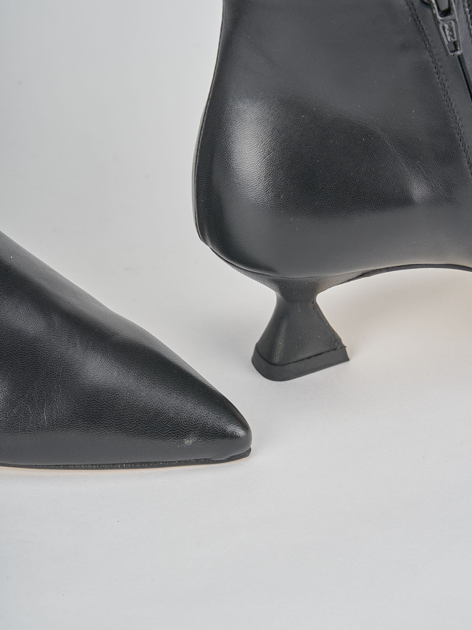 High heel ankle boots heel 5 cm black leather
