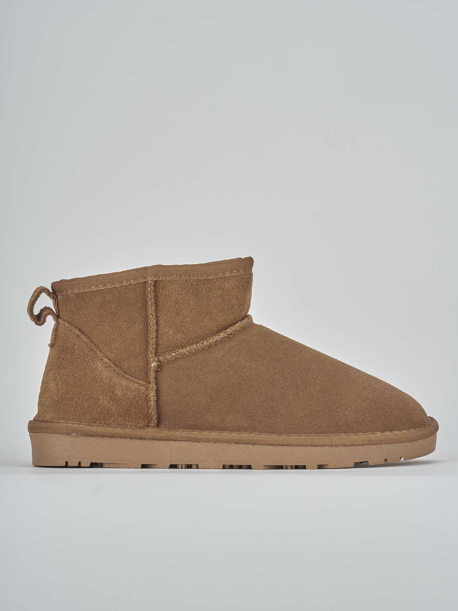 Botines de tacón bajo marrón ante