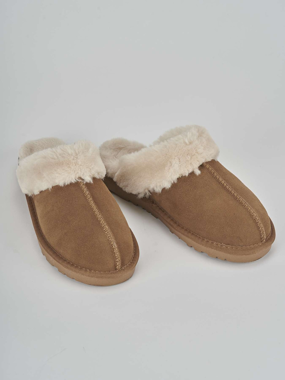 Botines de tacón bajo marrón ante