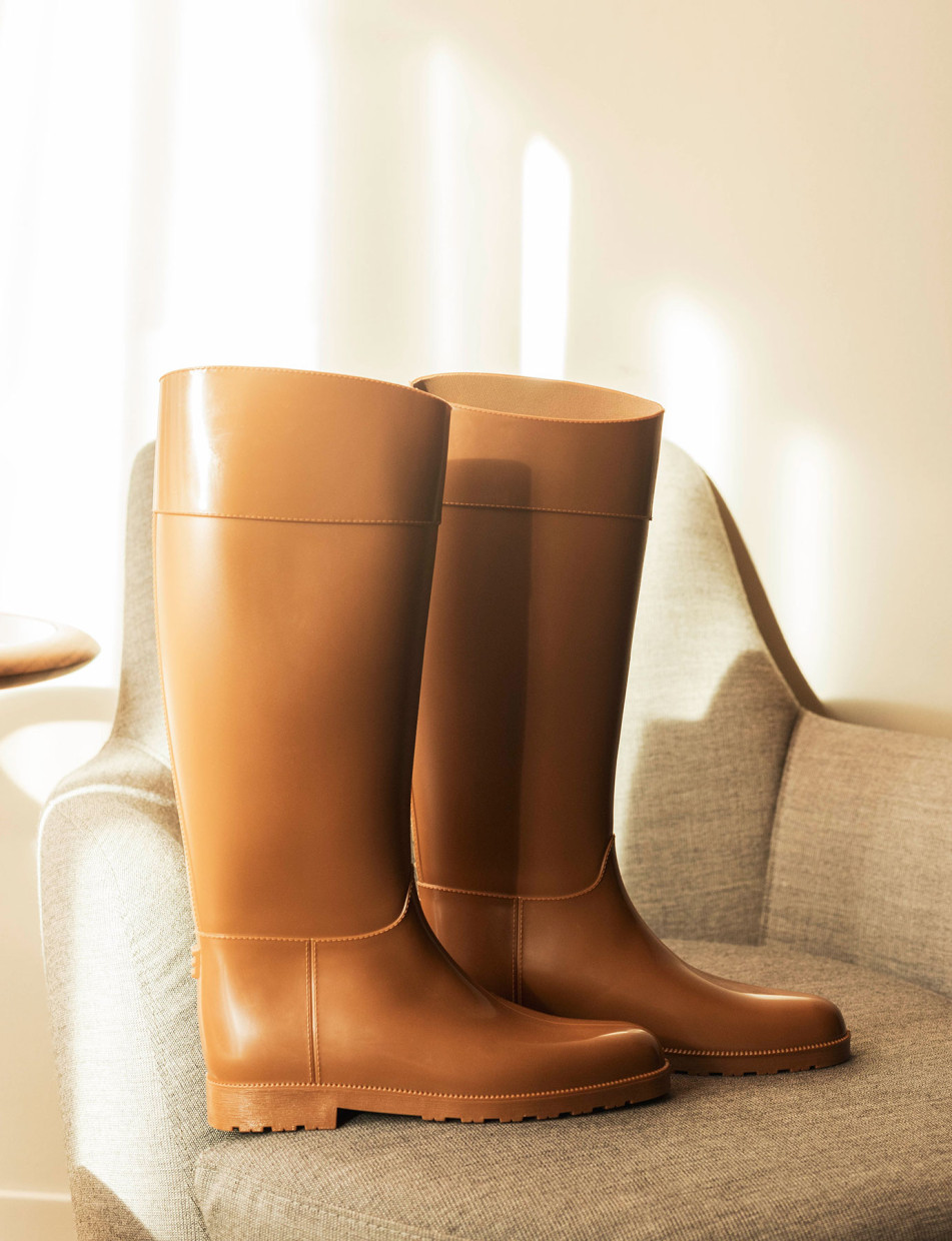 Botas de tacón bajo tacón 2 cm marrón goma