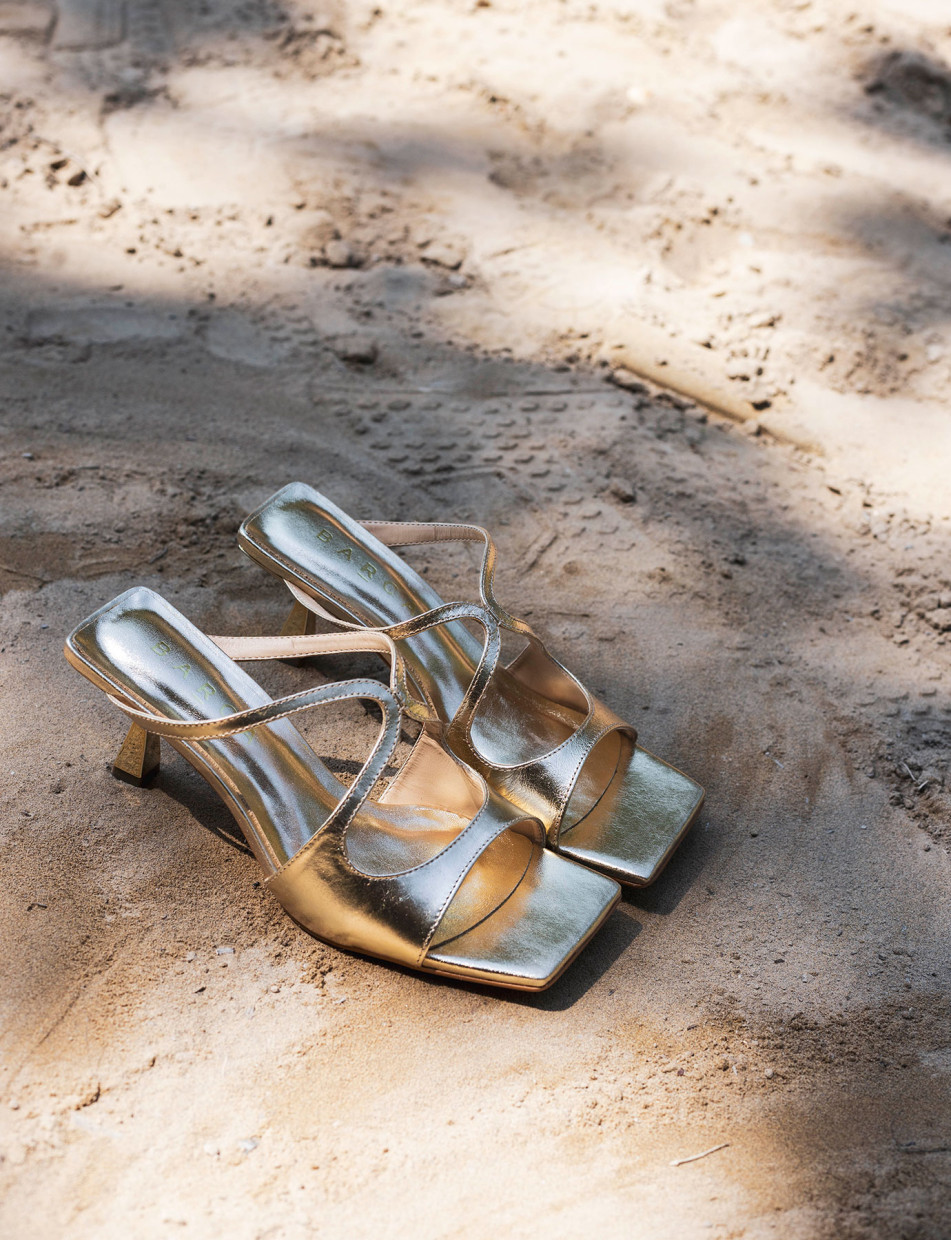 Mules tacón 6 cm oro cuero