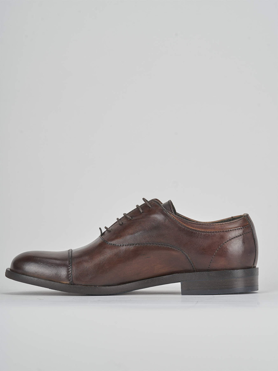 Stringate pelle marrone