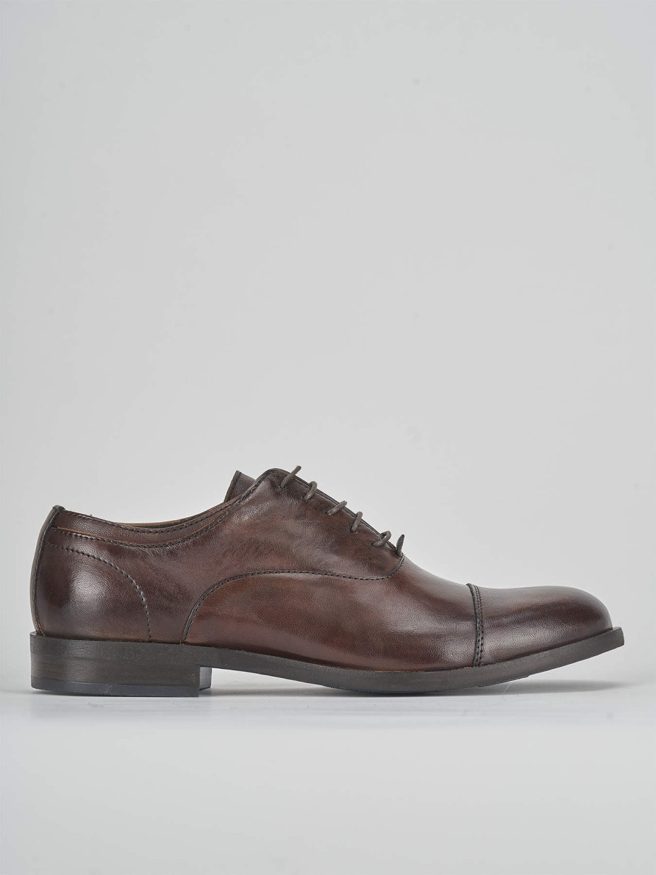 Stringate pelle marrone