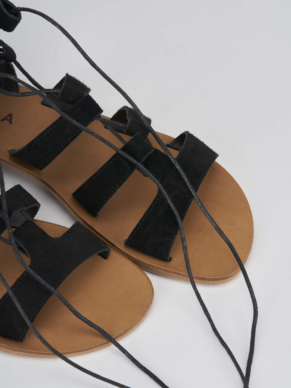 Low heel sandals heel 1 cm black suede