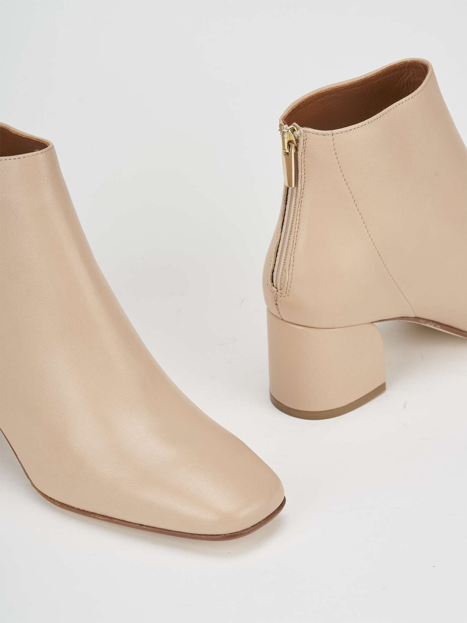 Botines de tacón alto tacón 5 cm beis cuero